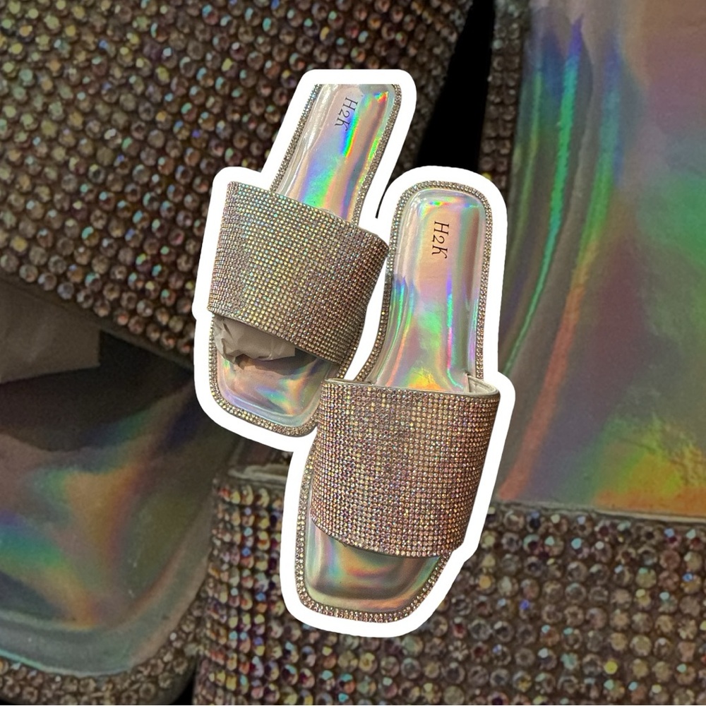 NWT in box H2K Holographic Rhinestone Slides size 7 women’s